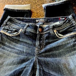 Silver Jeans.  Size 31/23 Capri.